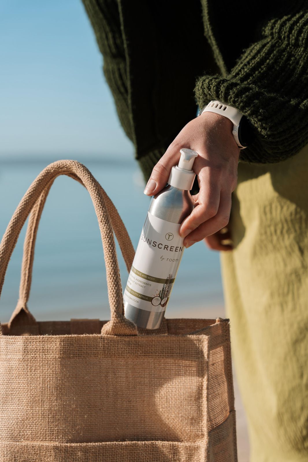 Natural. Luxurious. Locally Created.
An All-Natural Sunscreen!
Luxurious and scented with pure coconut extract.
A beautifully scented natural and nourishing formulation that utilises the sun protective ingredients of natural zinc and coconut.
