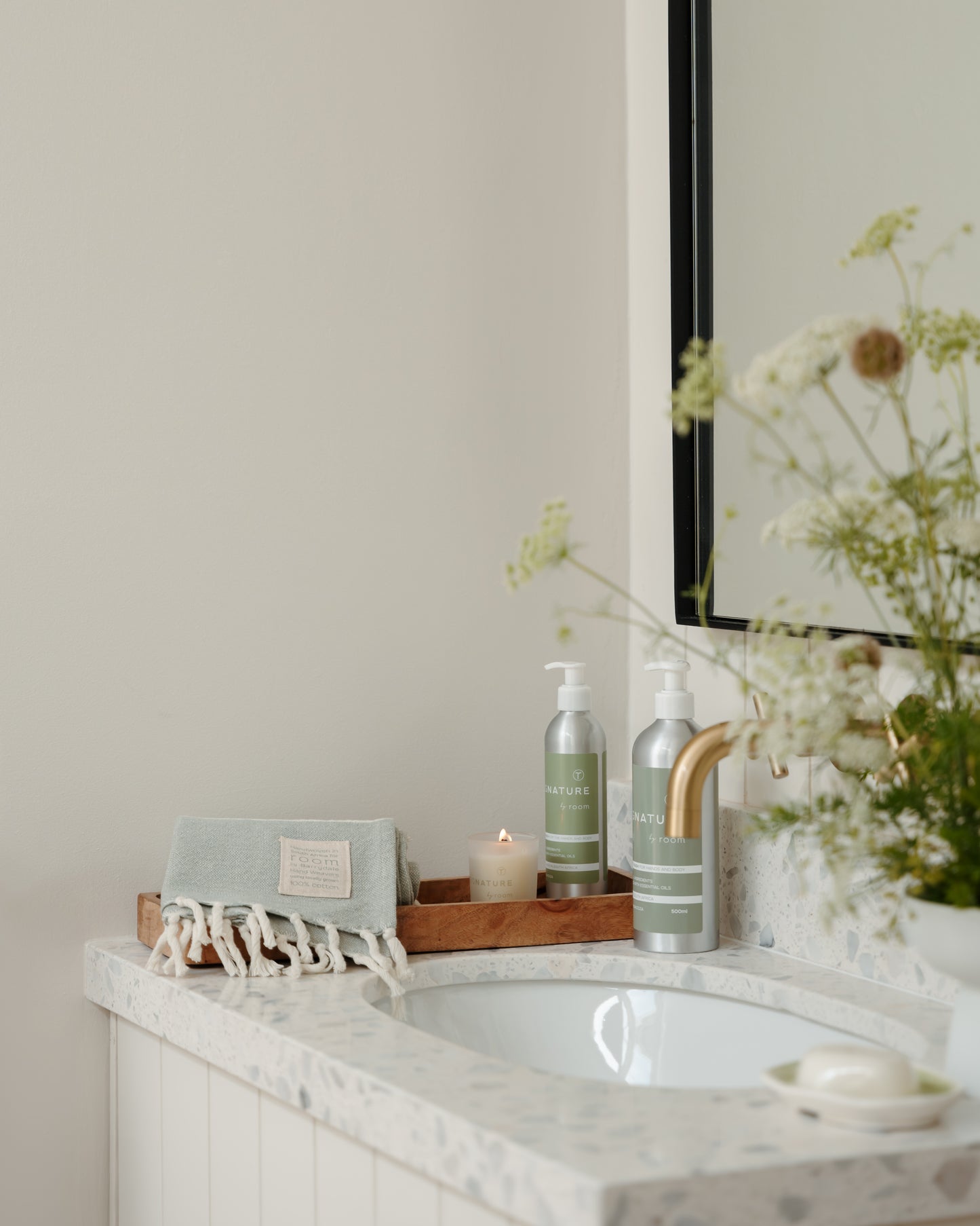 Luxurious self-care bundle featuring sigNATURE natural hand and body wash, a scented soy and coconut wax candle with a wooden wick, and a soft woven hand towel. A beautifully curated, locally made gift set — natural, elegant, and free from harmful ingredients.