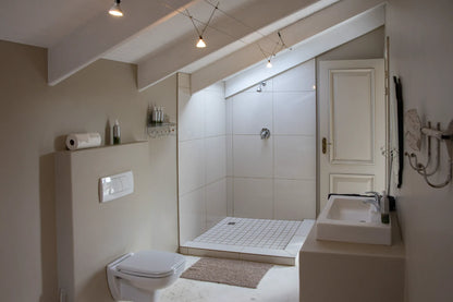 Peacehaven Cottage, a luxurious holiday home on the banks of the Breede River with a grand farmhouse feel. The property includes a spacious Manor House sleeping 8 guests and two stylishly converted Boat Sheds, each accommodating 2 guests.