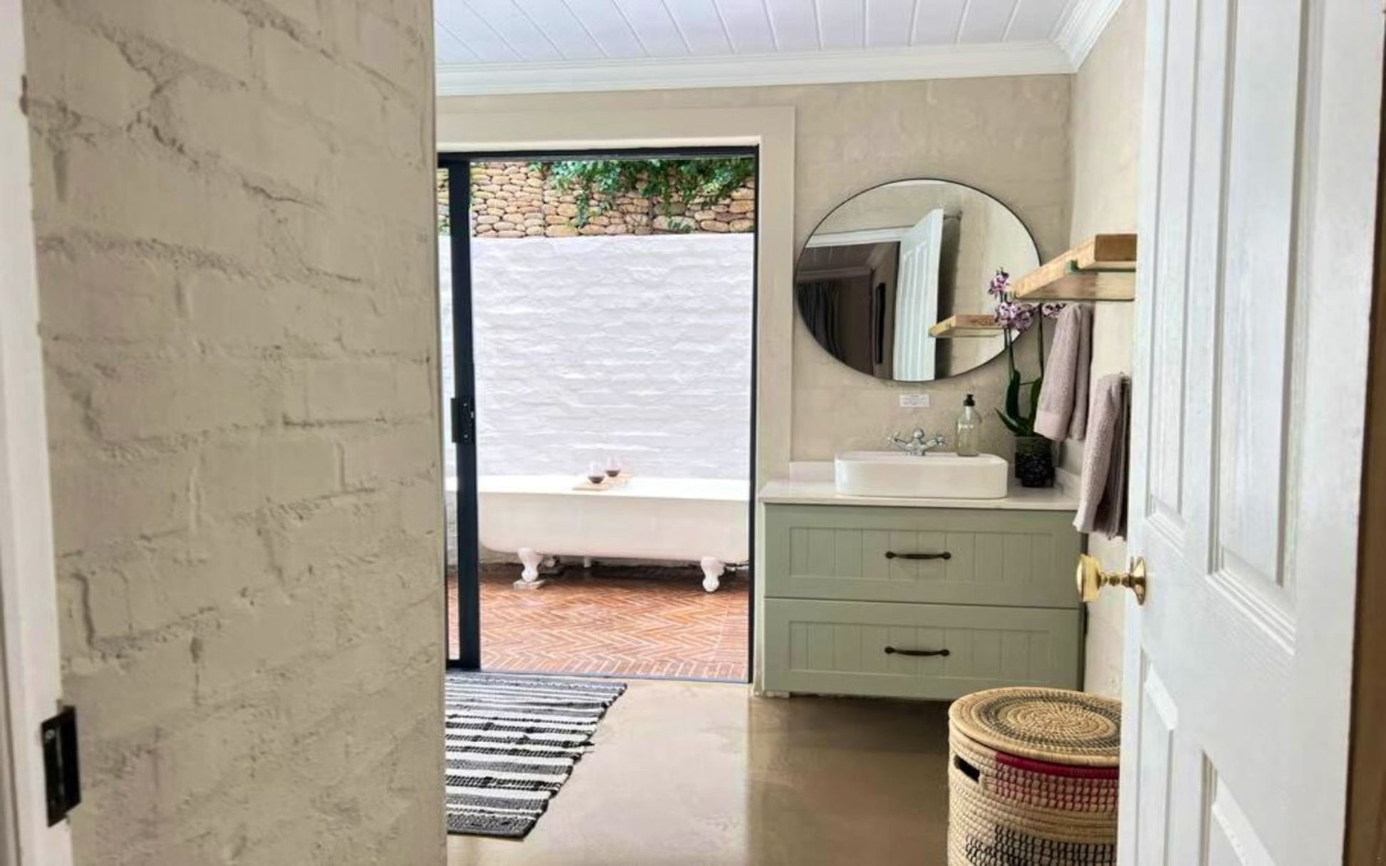 Witteboomen Forest Cottage nestled in the heart of the lush Constantia Winelands comfortably accommodating up to 8 guests across 4 bedrooms.