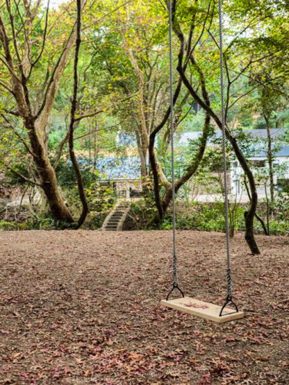 Witteboomen Forest Cottage nestled in the heart of the lush Constantia Winelands comfortably accommodating up to 8 guests across 4 bedrooms.