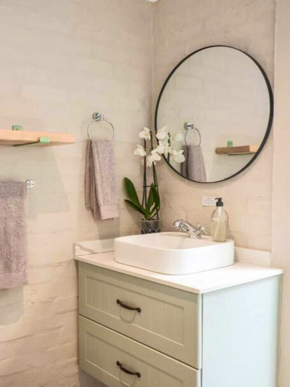 Witteboomen Forest Cottage nestled in the heart of the lush Constantia Winelands comfortably accommodating up to 8 guests across 4 bedrooms.