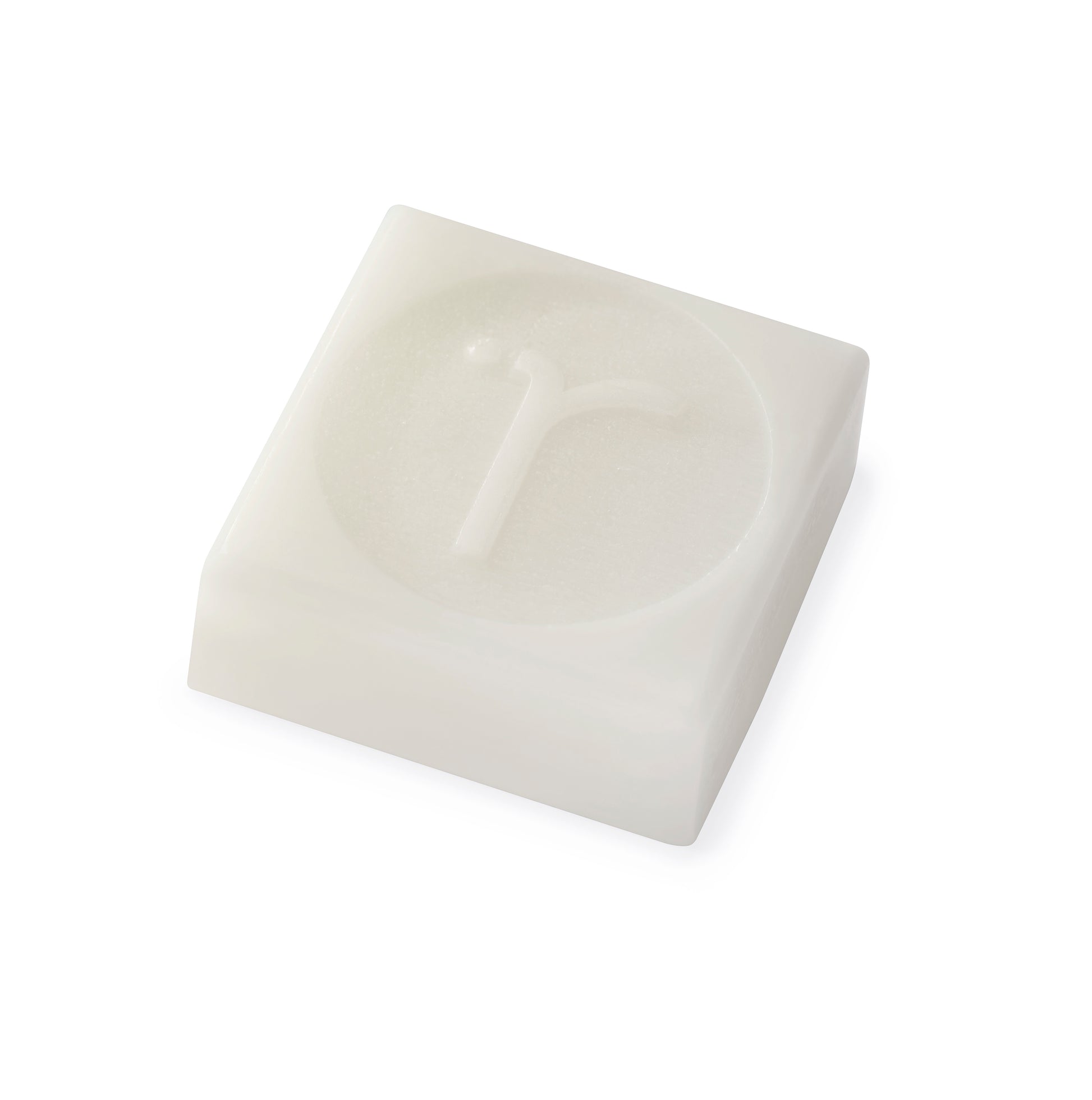 Small sigNATURE natural soap bar engraved with the Room 'r' logo. Infused with pure essential oils for a perfume-like scent, this luxurious soap lathers beautifully, moisturizes the skin, and is free from SLS, parabens, and palm oil.